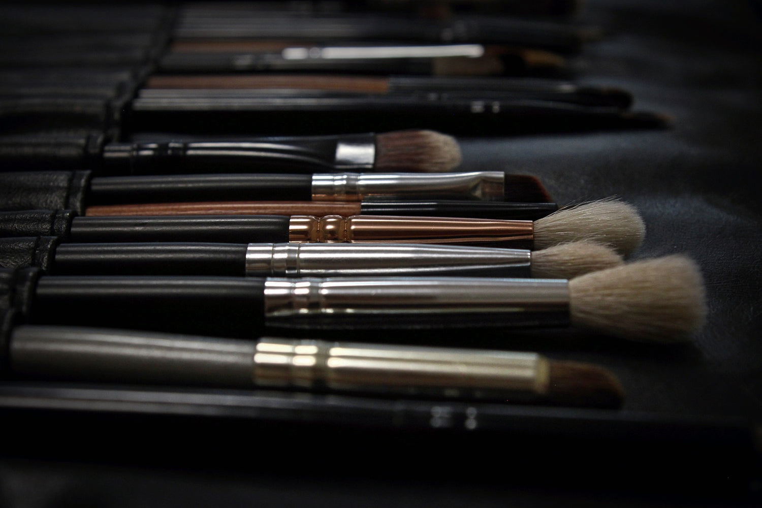 Brushes and Tools- Chroma Chic Cosmetic