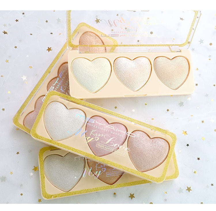 Love Trio: High-Gloss Pearlescent Highlighter Palette