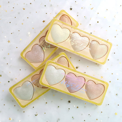 Love Trio: High-Gloss Pearlescent Highlighter Palette