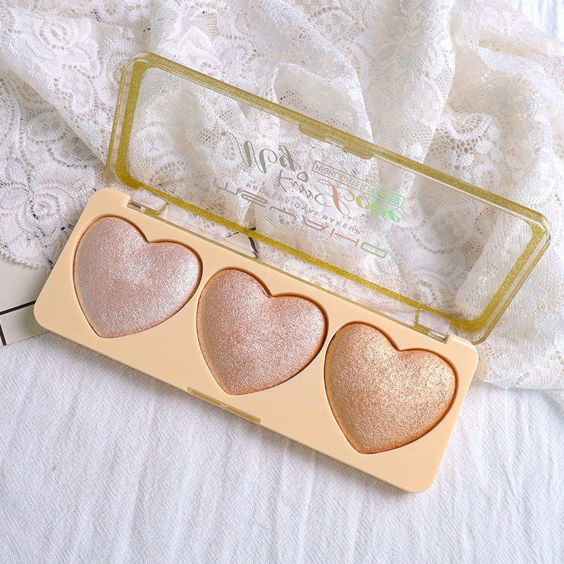 Love Trio: High-Gloss Pearlescent Highlighter Palette