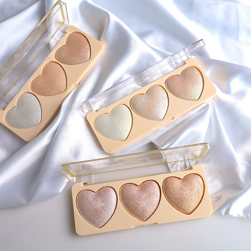 Love Trio: High-Gloss Pearlescent Highlighter Palette